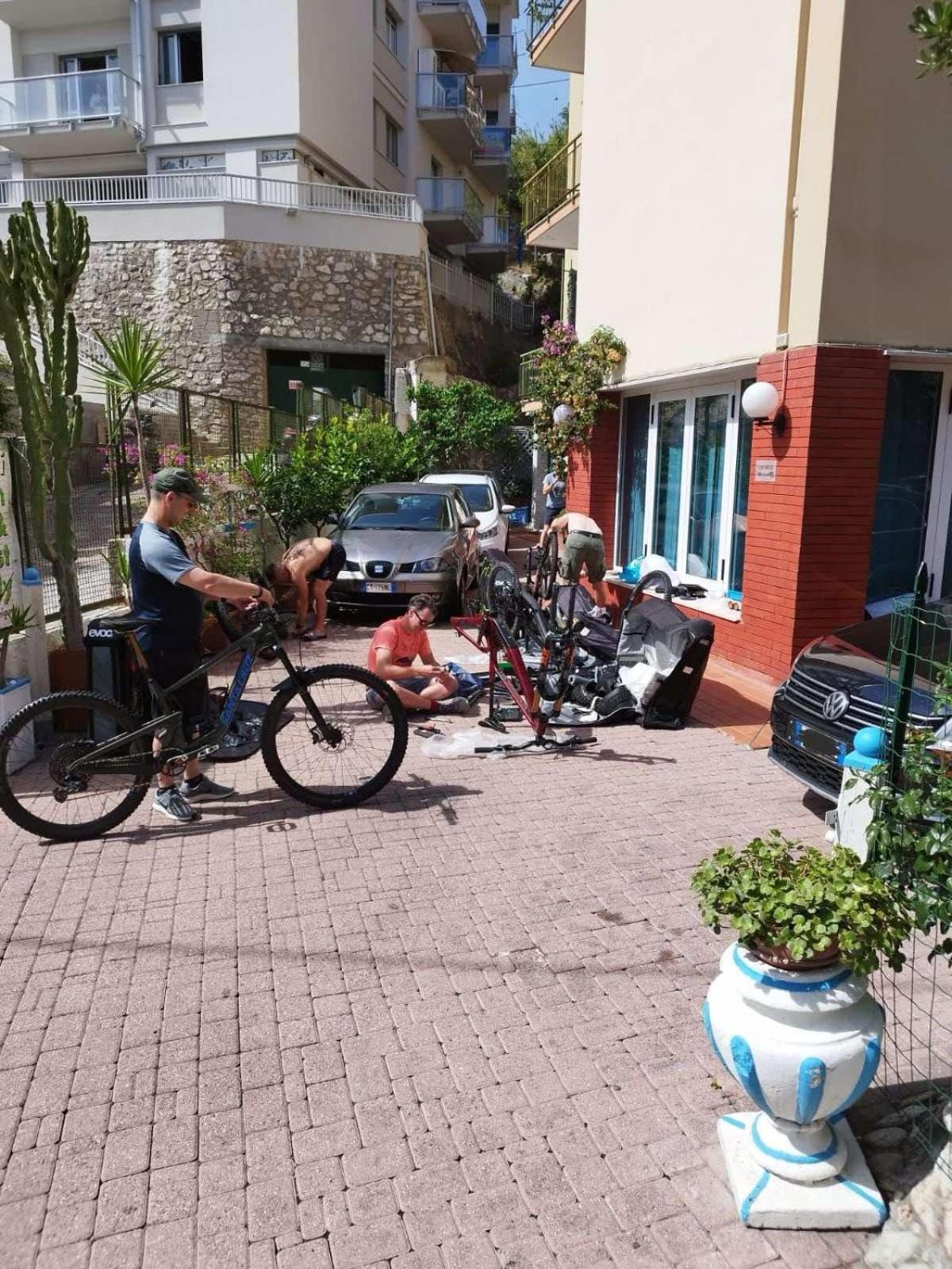 Bike Hotel Oasi Finale Ligure Ngoại thất bức ảnh
